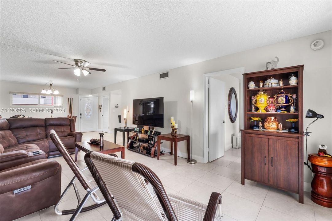 En Venta: $144,999 (1 camas, 1 baños, 900 Pies cuadrados)