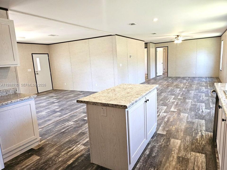 На продажу: $359,900 (4 спален, 2 ванн, 0 Квадратных фут)