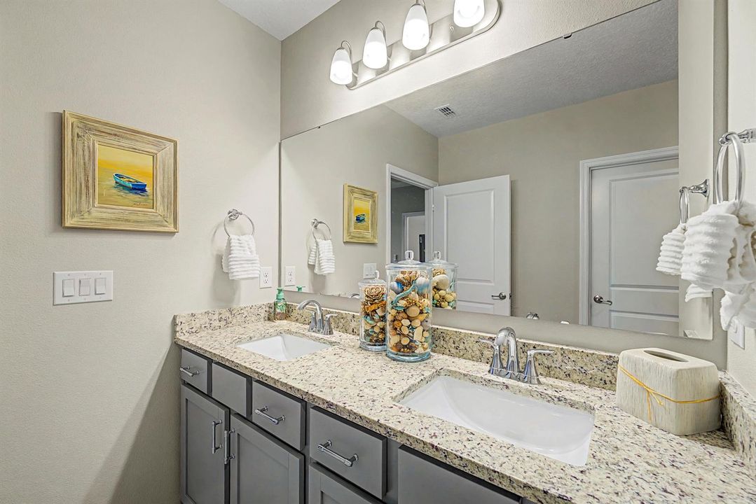 1 Floor Master Bath