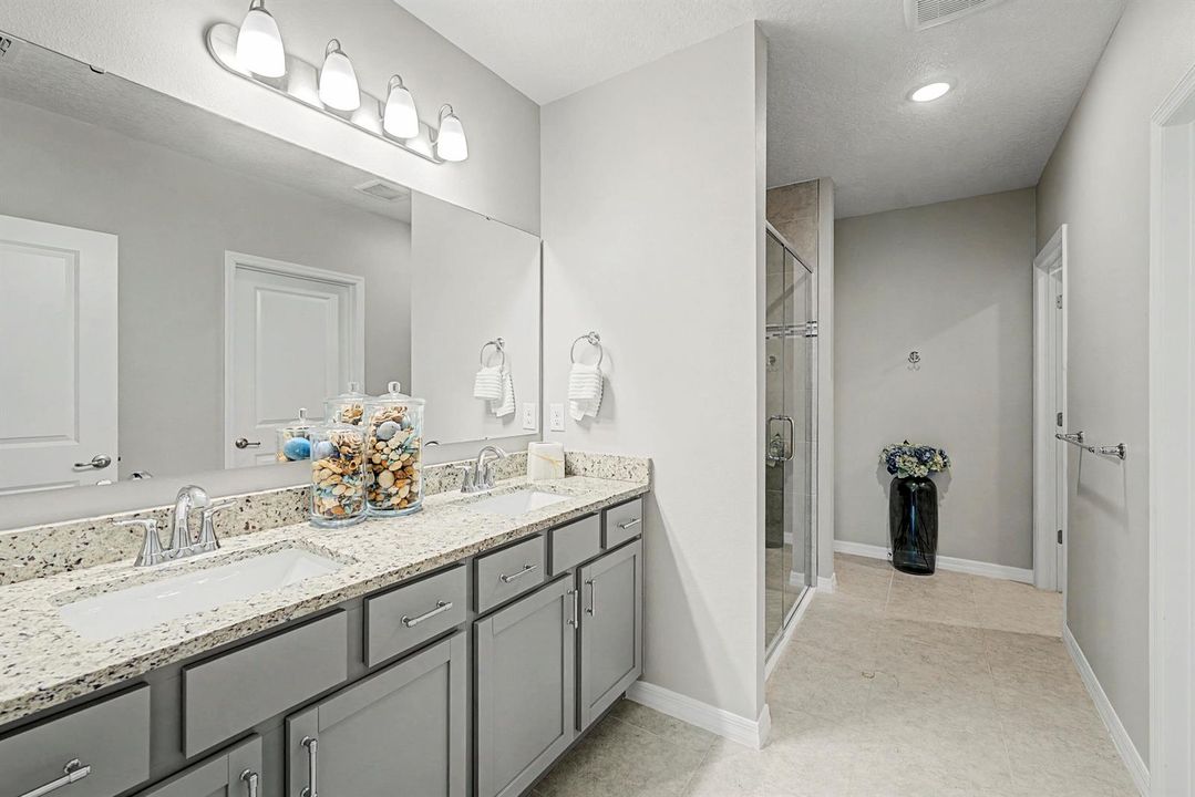 1 Floor Master Bath