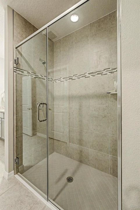 1 Floor Master Bath