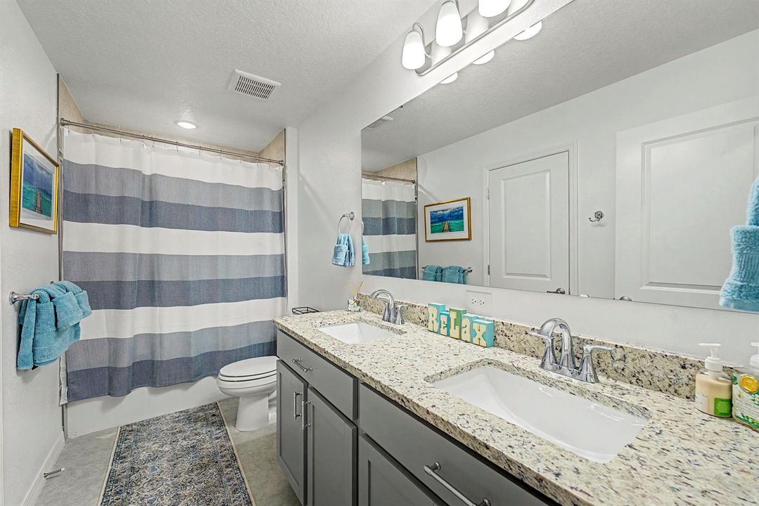 2nd Floor Full Bath w/Tub