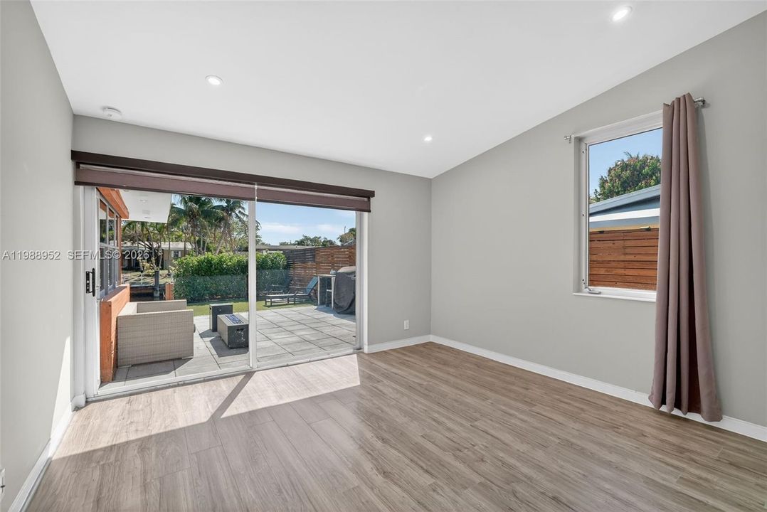 For Sale: $1,099,000 (3 beds, 2 baths, 1702 Square Feet)