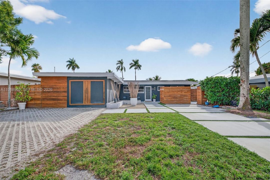 For Sale: $1,099,000 (3 beds, 2 baths, 1702 Square Feet)