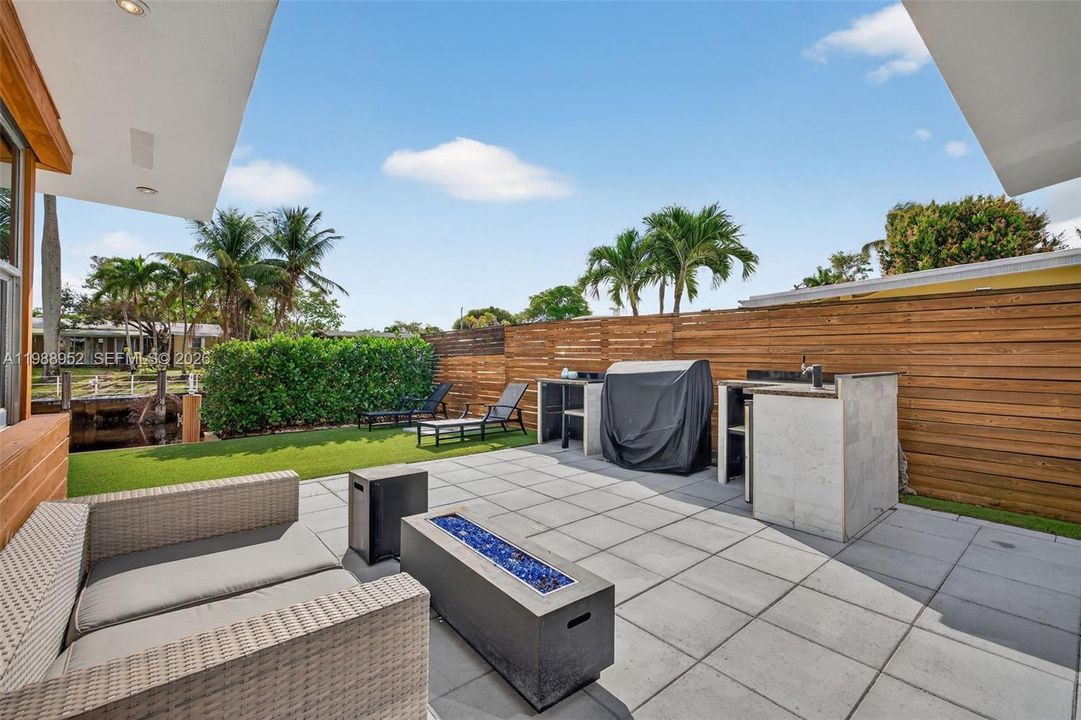 For Sale: $1,099,000 (3 beds, 2 baths, 1702 Square Feet)