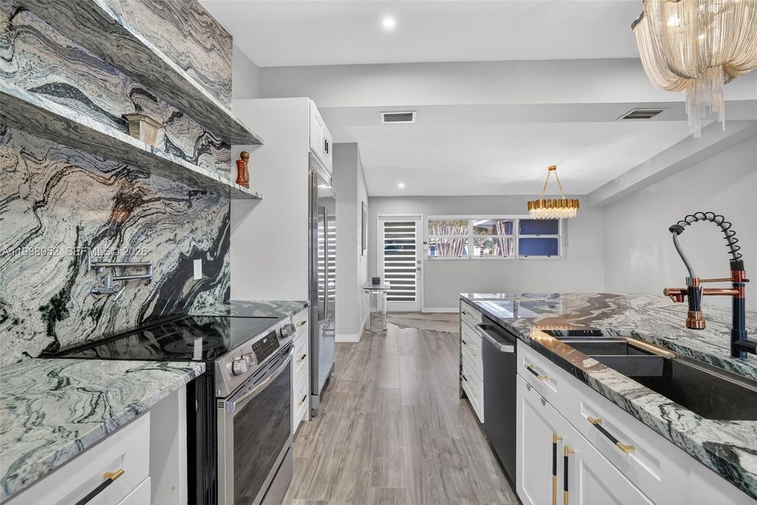 For Sale: $1,099,000 (3 beds, 2 baths, 1702 Square Feet)