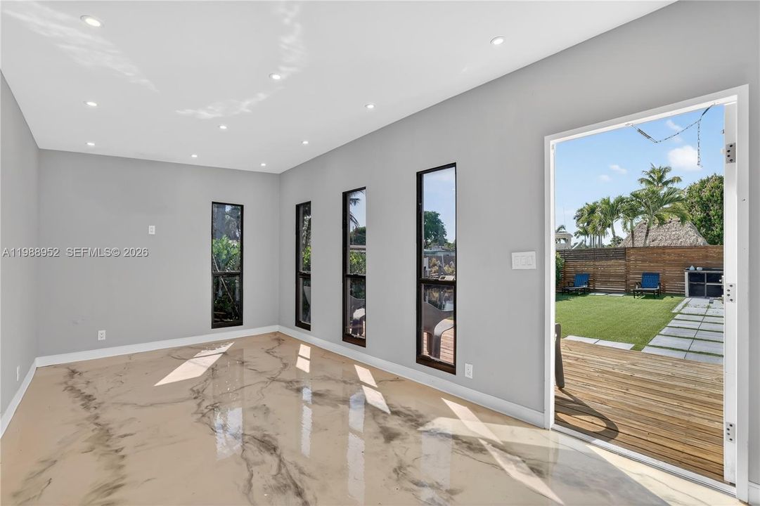 For Sale: $1,099,000 (3 beds, 2 baths, 1702 Square Feet)