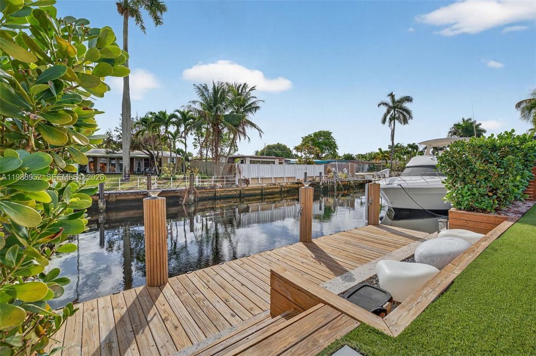 For Sale: $1,099,000 (3 beds, 2 baths, 1702 Square Feet)
