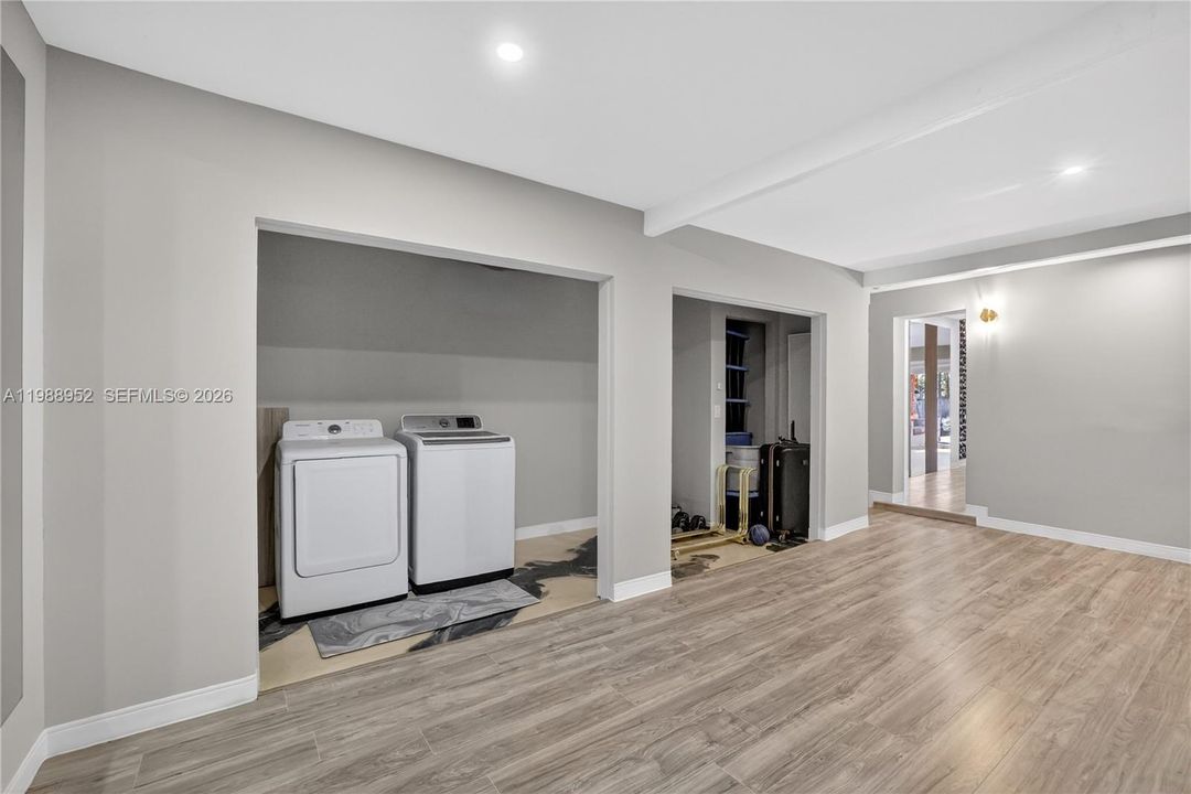 For Sale: $1,099,000 (3 beds, 2 baths, 1702 Square Feet)