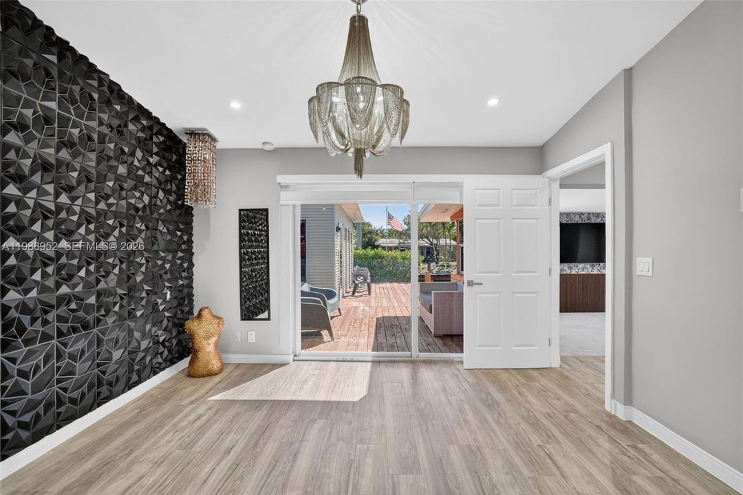 For Sale: $1,099,000 (3 beds, 2 baths, 1702 Square Feet)