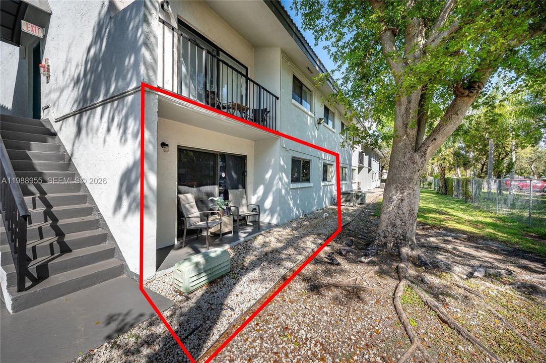 For Sale: $250,000 (2 beds, 2 baths, 870 Square Feet)