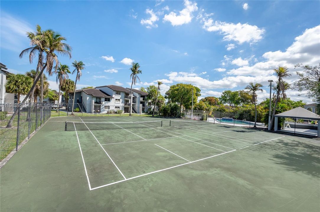 For Sale: $250,000 (2 beds, 2 baths, 870 Square Feet)