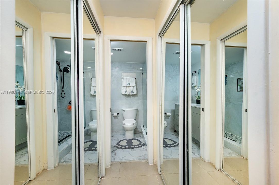 For Sale: $250,000 (2 beds, 2 baths, 870 Square Feet)