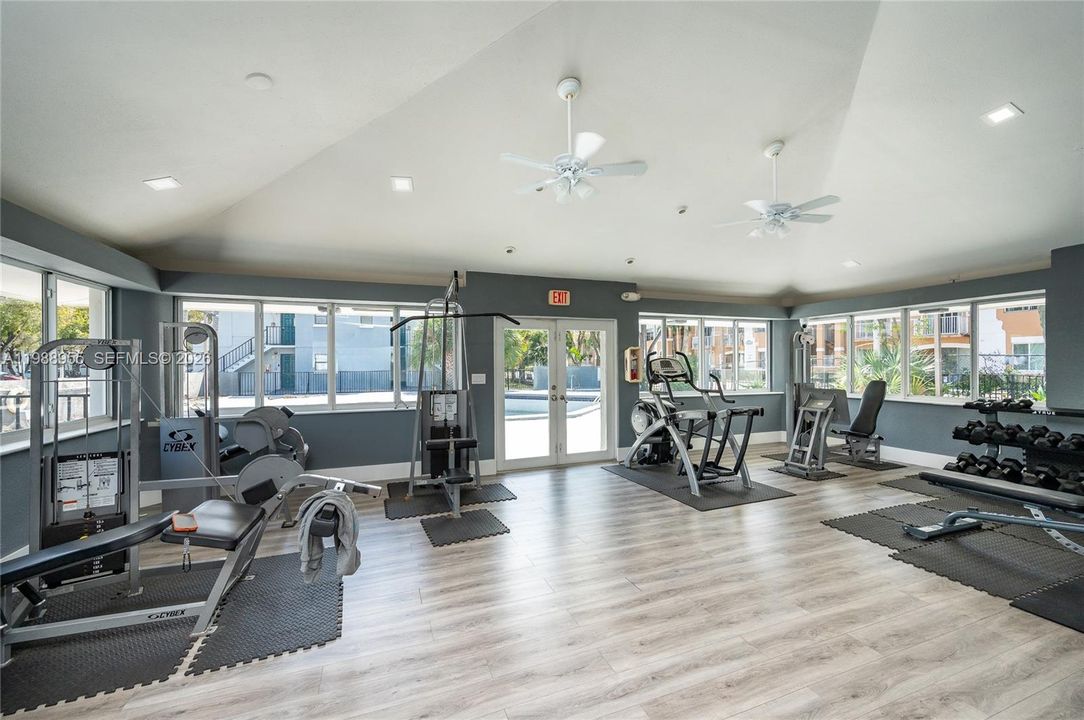 For Sale: $250,000 (2 beds, 2 baths, 870 Square Feet)