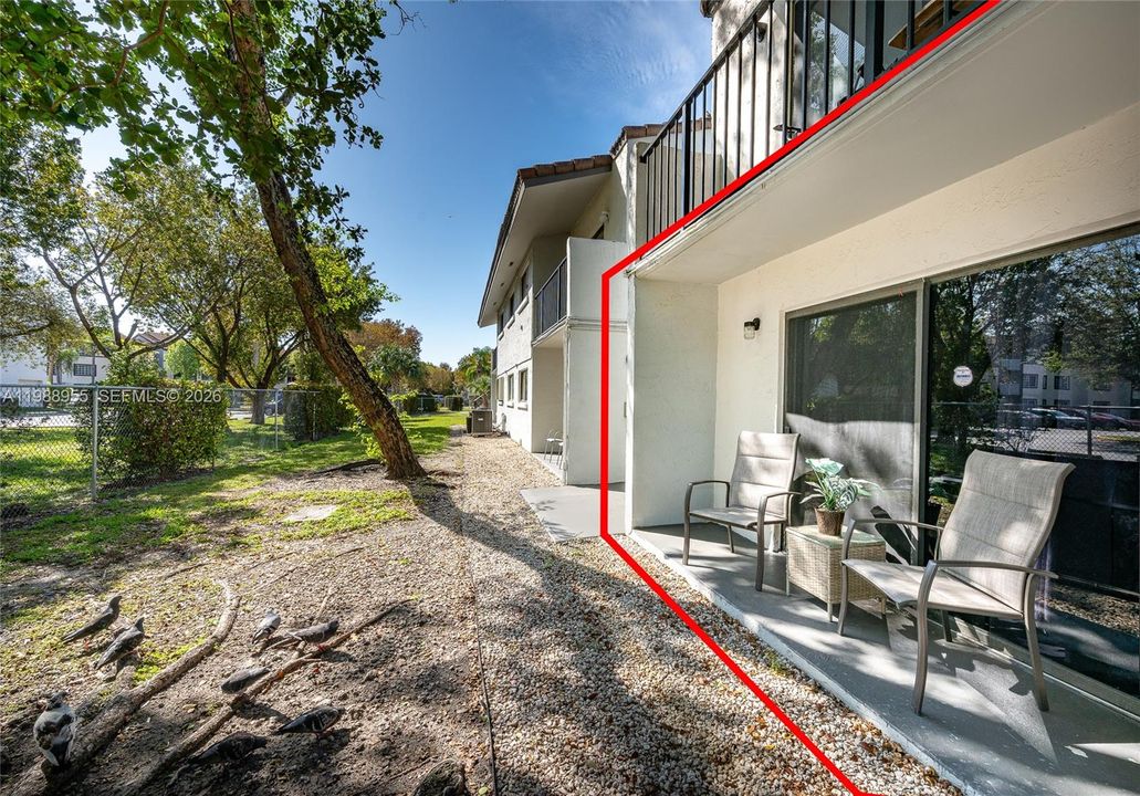 For Sale: $250,000 (2 beds, 2 baths, 870 Square Feet)