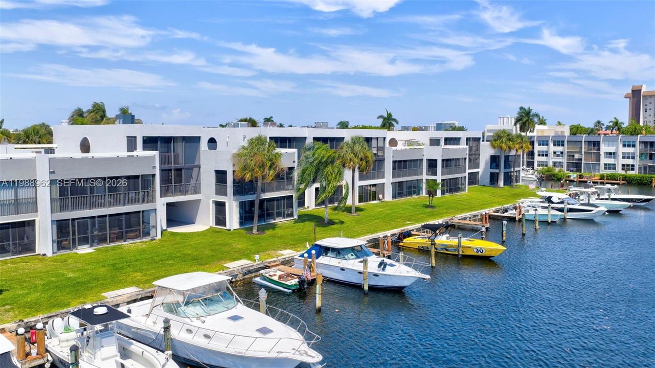 For Sale: $594,900 (2 beds, 2 baths, 1498 Square Feet)