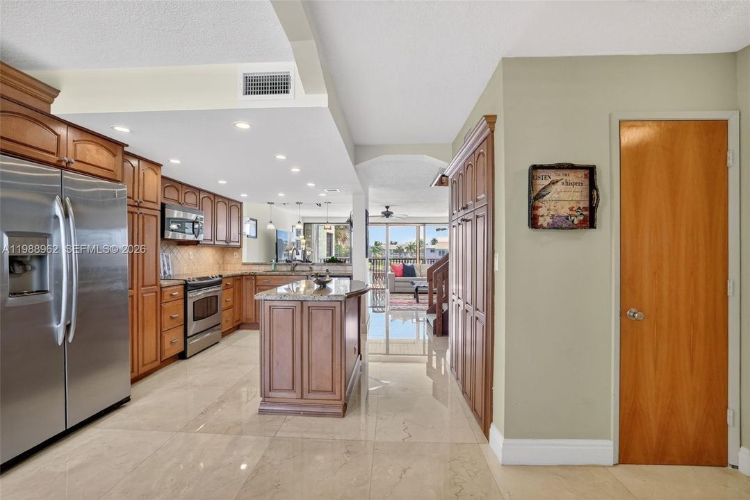 For Sale: $594,900 (2 beds, 2 baths, 1498 Square Feet)