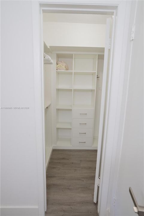 На продажу: $105,000 (1 спален, 1 ванн, 768 Квадратных фут)