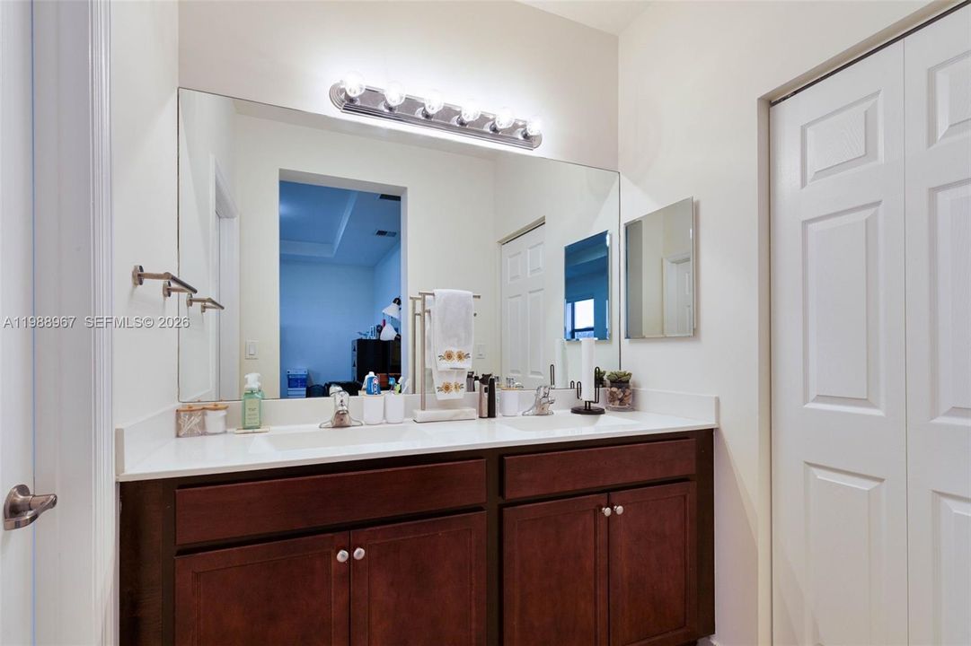 На продажу: $559,000 (3 спален, 2 ванн, 1707 Квадратных фут)