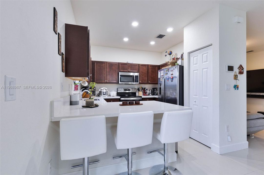 На продажу: $559,000 (3 спален, 2 ванн, 1707 Квадратных фут)