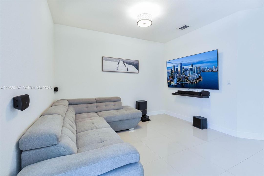 На продажу: $559,000 (3 спален, 2 ванн, 1707 Квадратных фут)