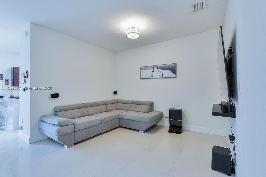 На продажу: $559,000 (3 спален, 2 ванн, 1707 Квадратных фут)