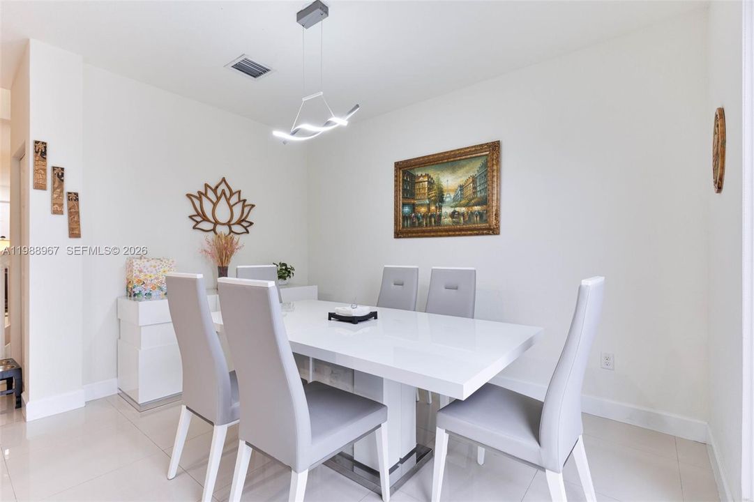 На продажу: $559,000 (3 спален, 2 ванн, 1707 Квадратных фут)