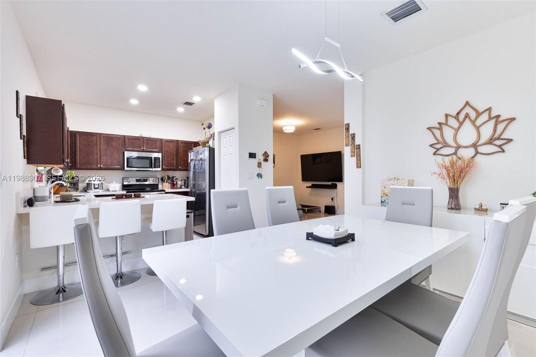 На продажу: $559,000 (3 спален, 2 ванн, 1707 Квадратных фут)