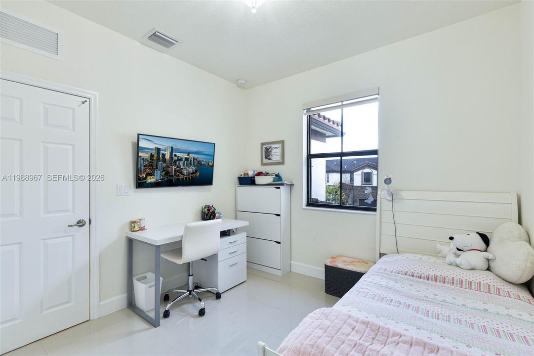 На продажу: $559,000 (3 спален, 2 ванн, 1707 Квадратных фут)