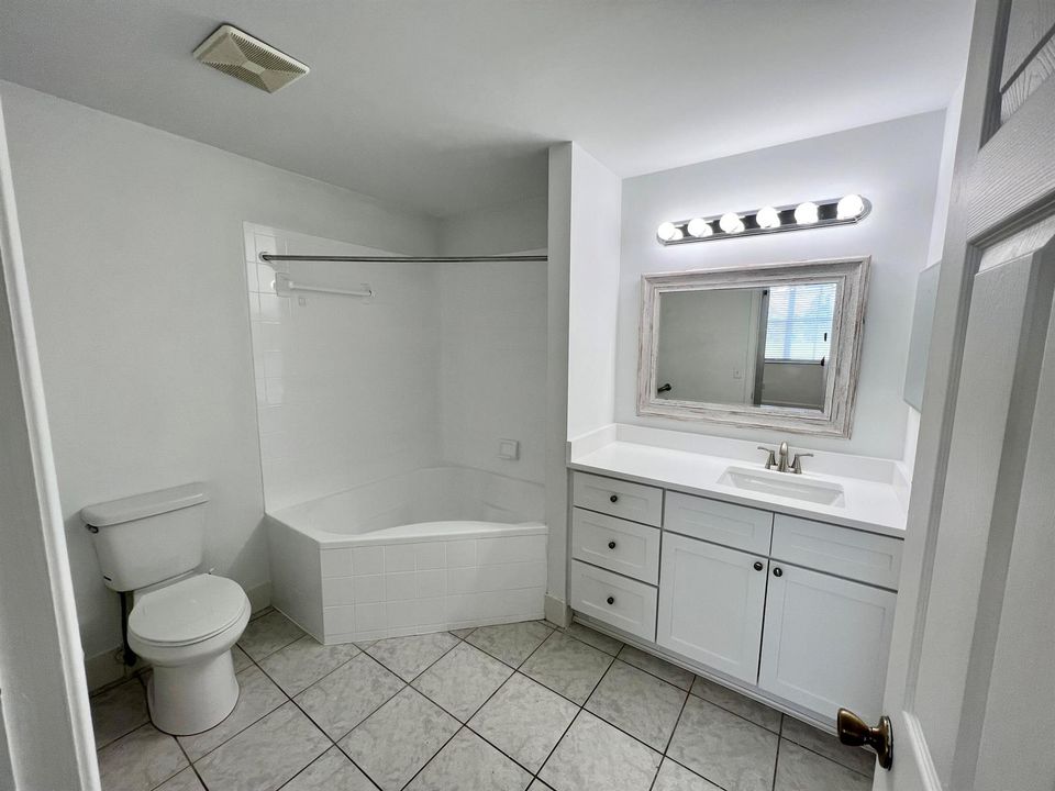 Primary Bath (en suite)