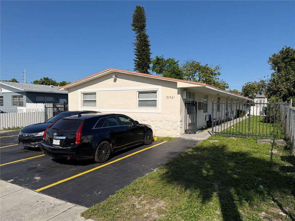 Activo con contrato: $870,000 (0 camas, 0 baños, 2952 Pies cuadrados)