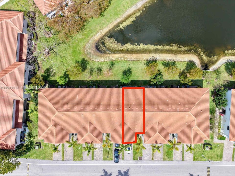 Под контрактом: $429,999 (3 спален, 2 ванн, 1609 Квадратных фут)