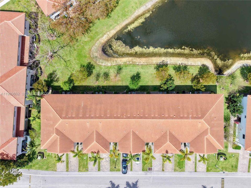 Под контрактом: $429,999 (3 спален, 2 ванн, 1609 Квадратных фут)