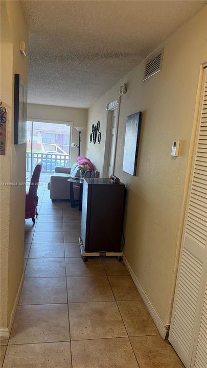 Active With Contract: $209,900 (1 beds, 1 baths, 736 Square Feet)