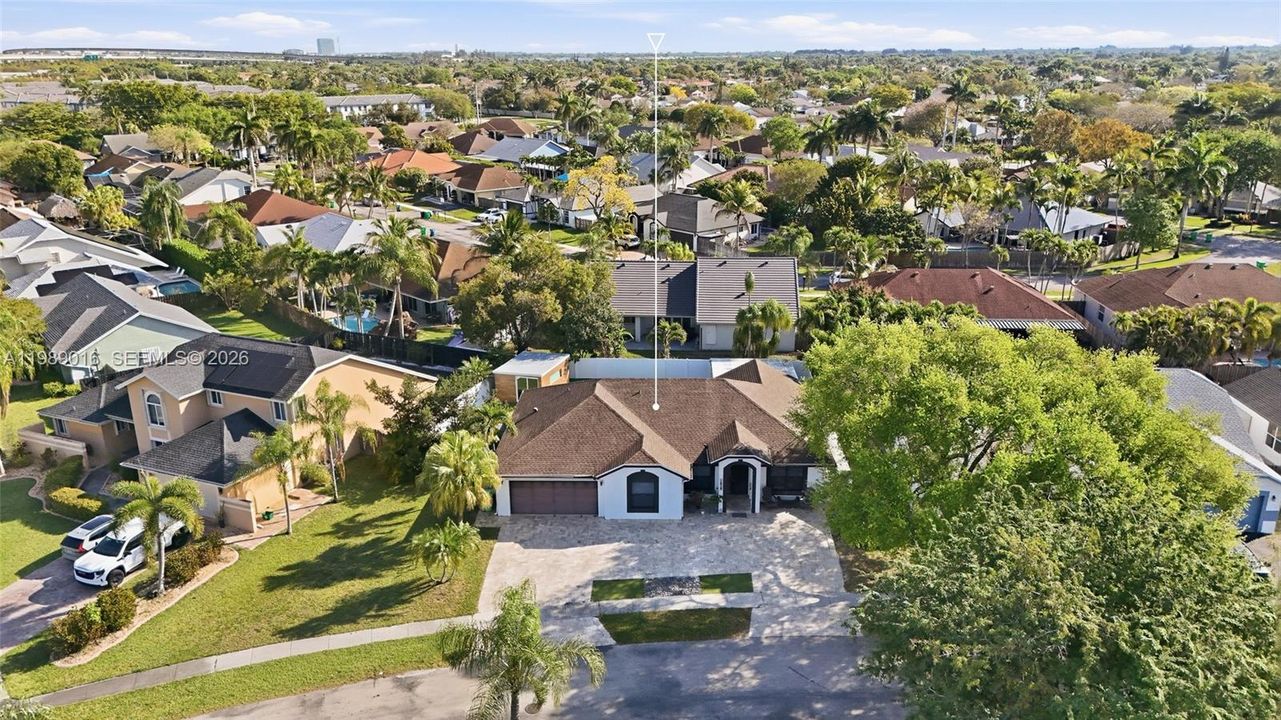 Activo con contrato: $865,000 (3 camas, 2 baños, 1807 Pies cuadrados)