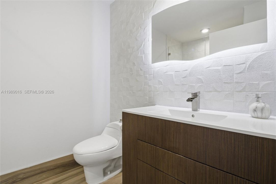 Activo con contrato: $865,000 (3 camas, 2 baños, 1807 Pies cuadrados)