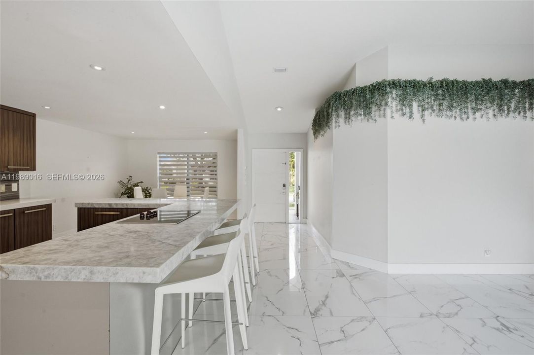 Activo con contrato: $865,000 (3 camas, 2 baños, 1807 Pies cuadrados)