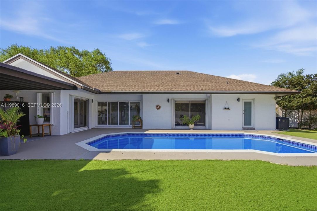 Activo con contrato: $865,000 (3 camas, 2 baños, 1807 Pies cuadrados)