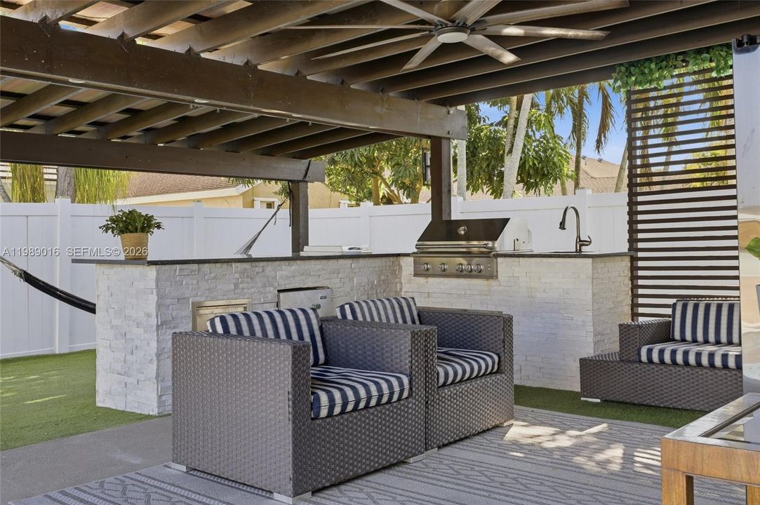 Activo con contrato: $865,000 (3 camas, 2 baños, 1807 Pies cuadrados)