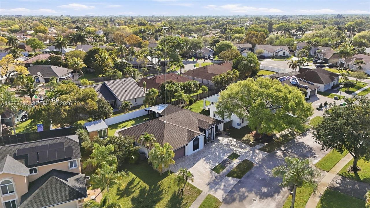 Activo con contrato: $865,000 (3 camas, 2 baños, 1807 Pies cuadrados)