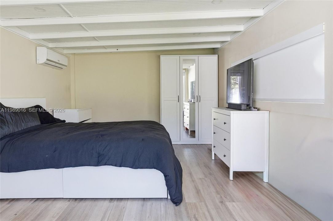 Activo con contrato: $865,000 (3 camas, 2 baños, 1807 Pies cuadrados)