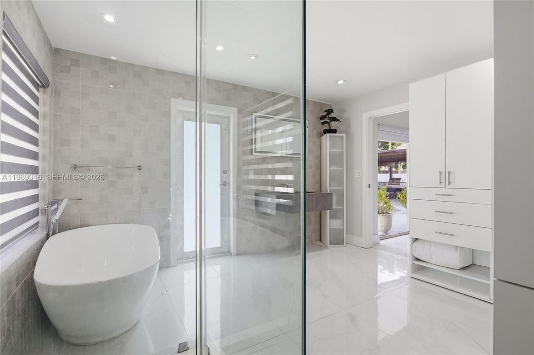 Activo con contrato: $865,000 (3 camas, 2 baños, 1807 Pies cuadrados)