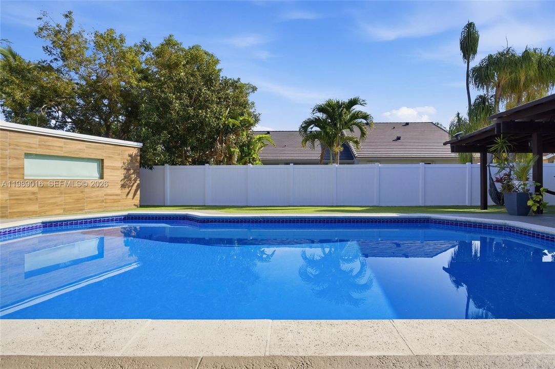Activo con contrato: $865,000 (3 camas, 2 baños, 1807 Pies cuadrados)