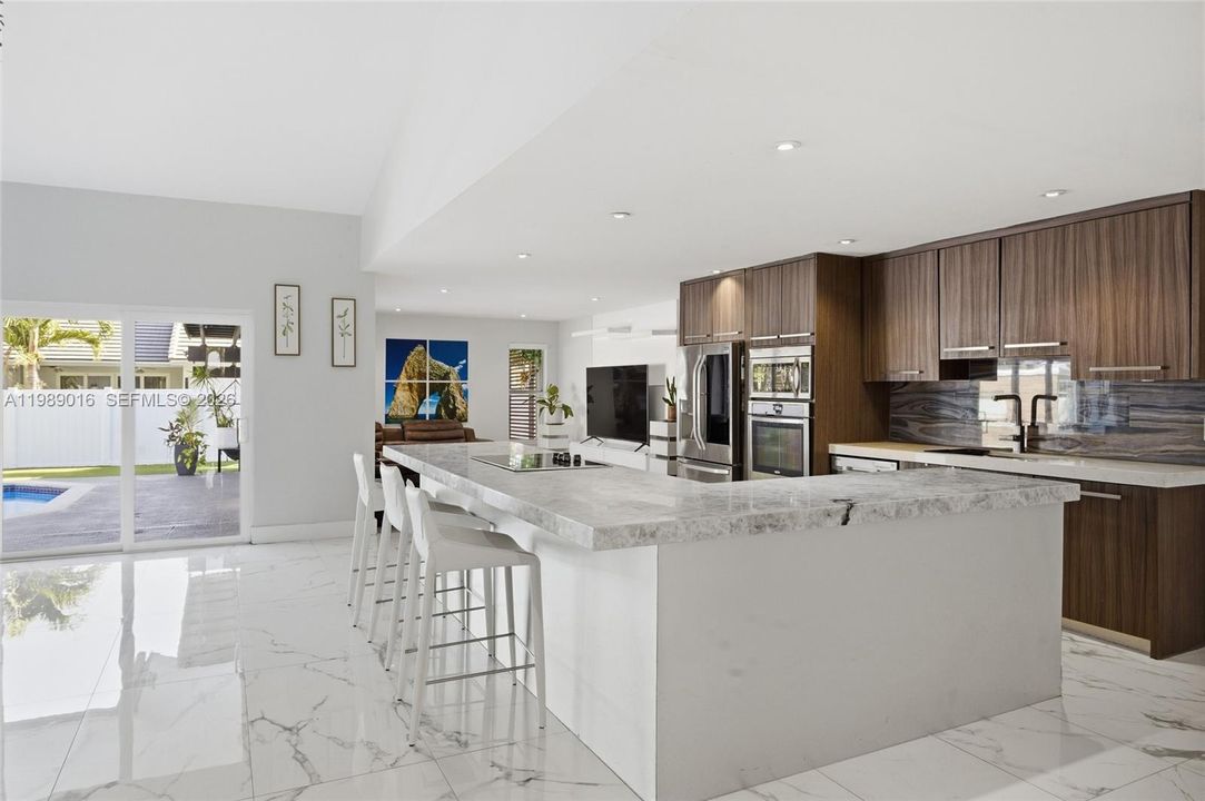 Activo con contrato: $865,000 (3 camas, 2 baños, 1807 Pies cuadrados)