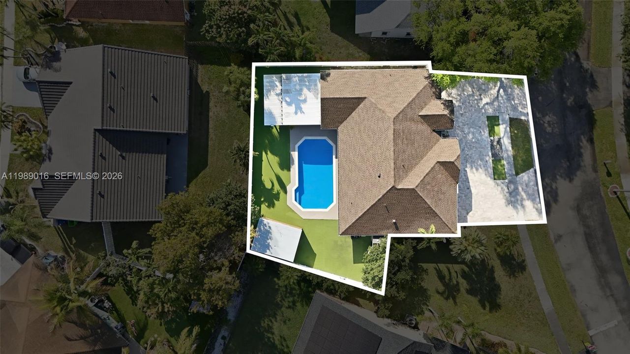 Activo con contrato: $865,000 (3 camas, 2 baños, 1807 Pies cuadrados)