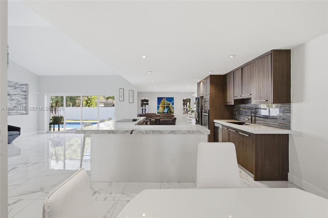 Activo con contrato: $865,000 (3 camas, 2 baños, 1807 Pies cuadrados)
