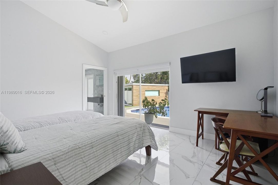 Activo con contrato: $865,000 (3 camas, 2 baños, 1807 Pies cuadrados)