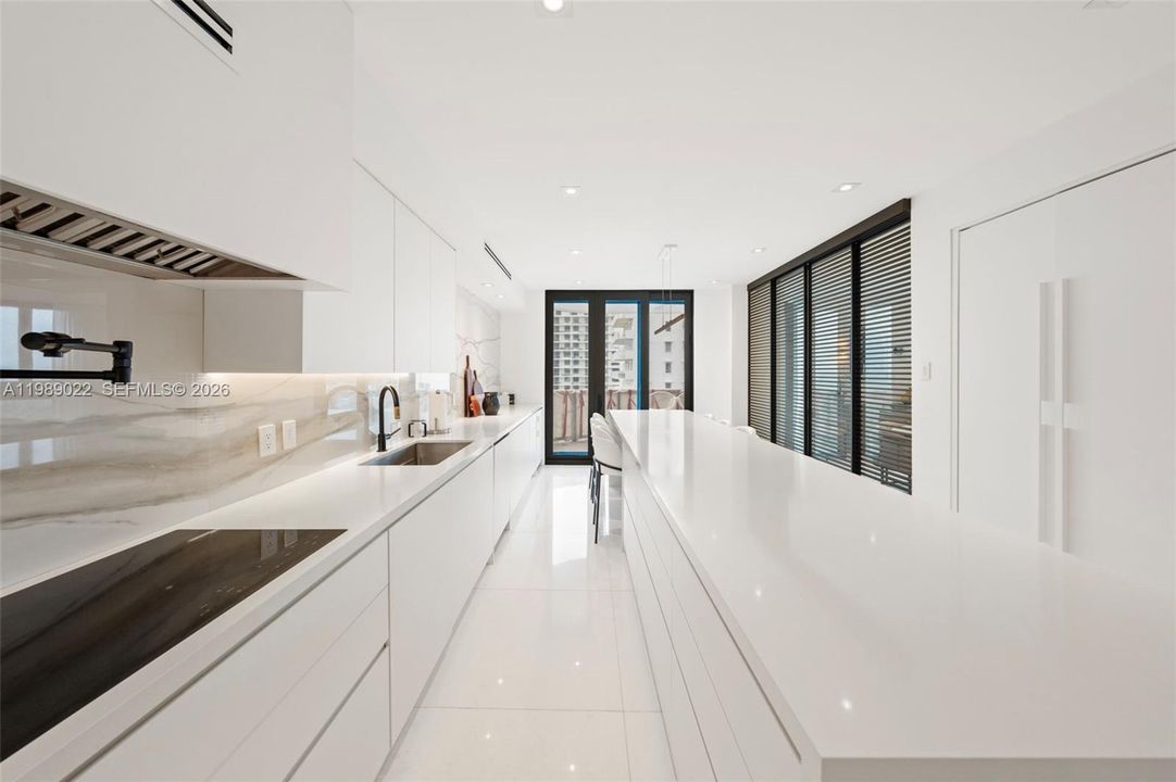 На продажу: $5,995,000 (3 спален, 4 ванн, 3670 Квадратных фут)
