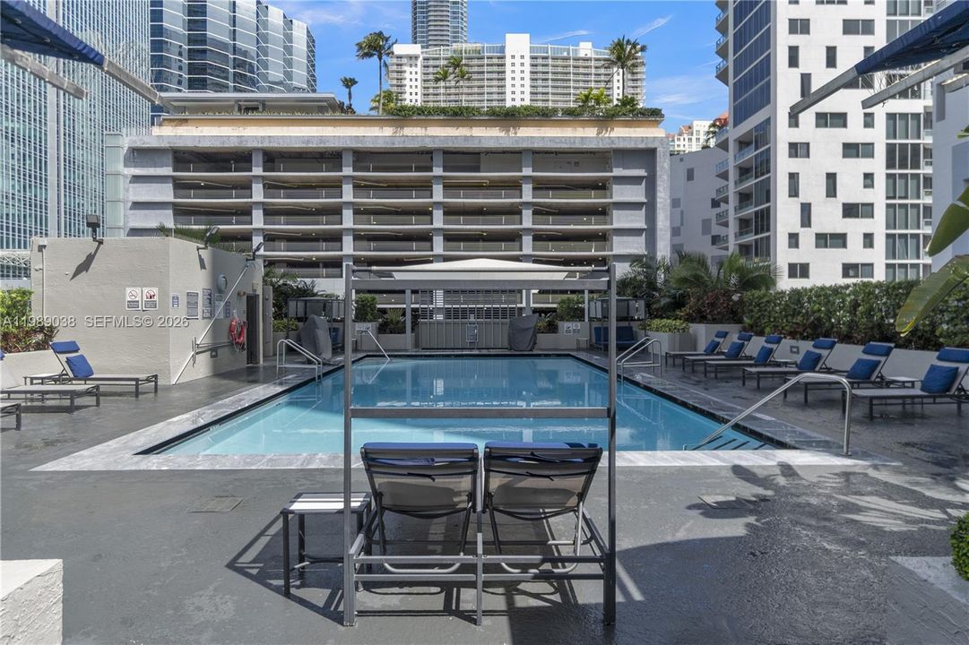 For Sale: $350,000 (1 beds, 1 baths, 640 Square Feet)