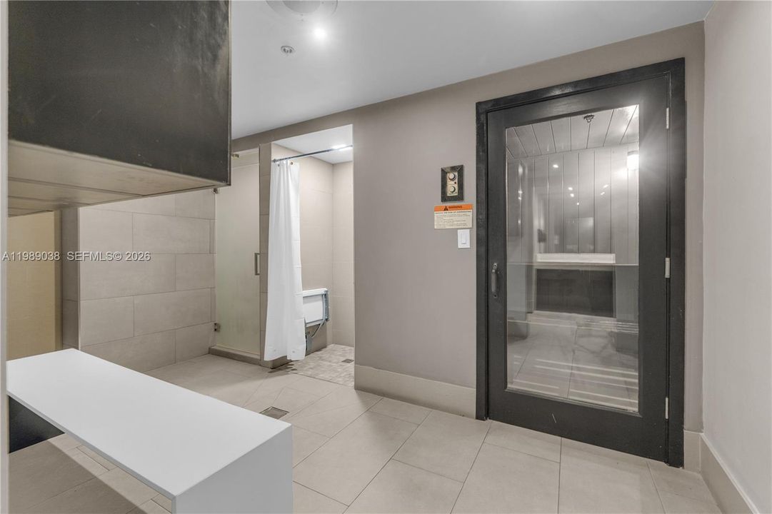 For Sale: $350,000 (1 beds, 1 baths, 640 Square Feet)